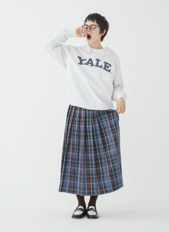 モデル女性と商品の画像 スライド4枚目