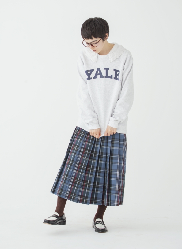 モデル女性と商品の画像 スライド5枚目