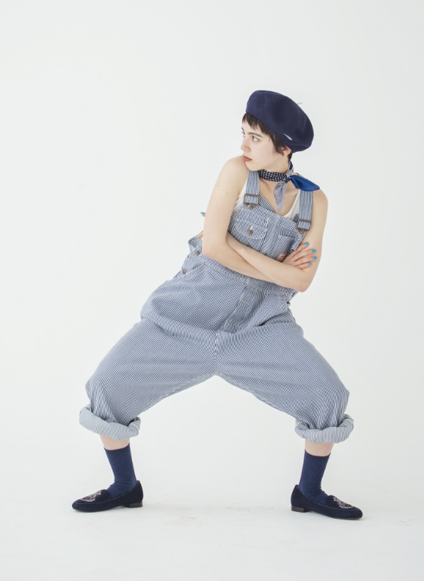 モデル女性と商品の画像 スライド3枚目