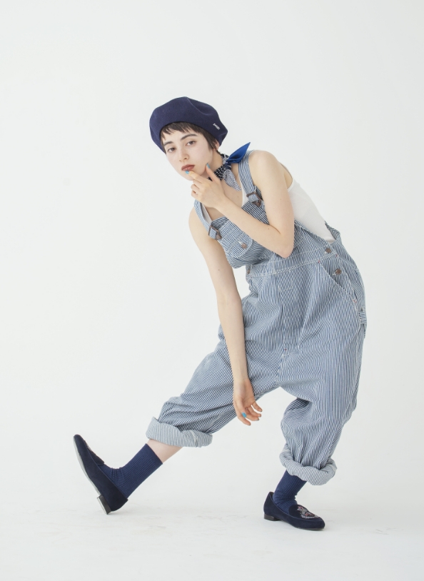 モデル女性と商品の画像 スライド4枚目