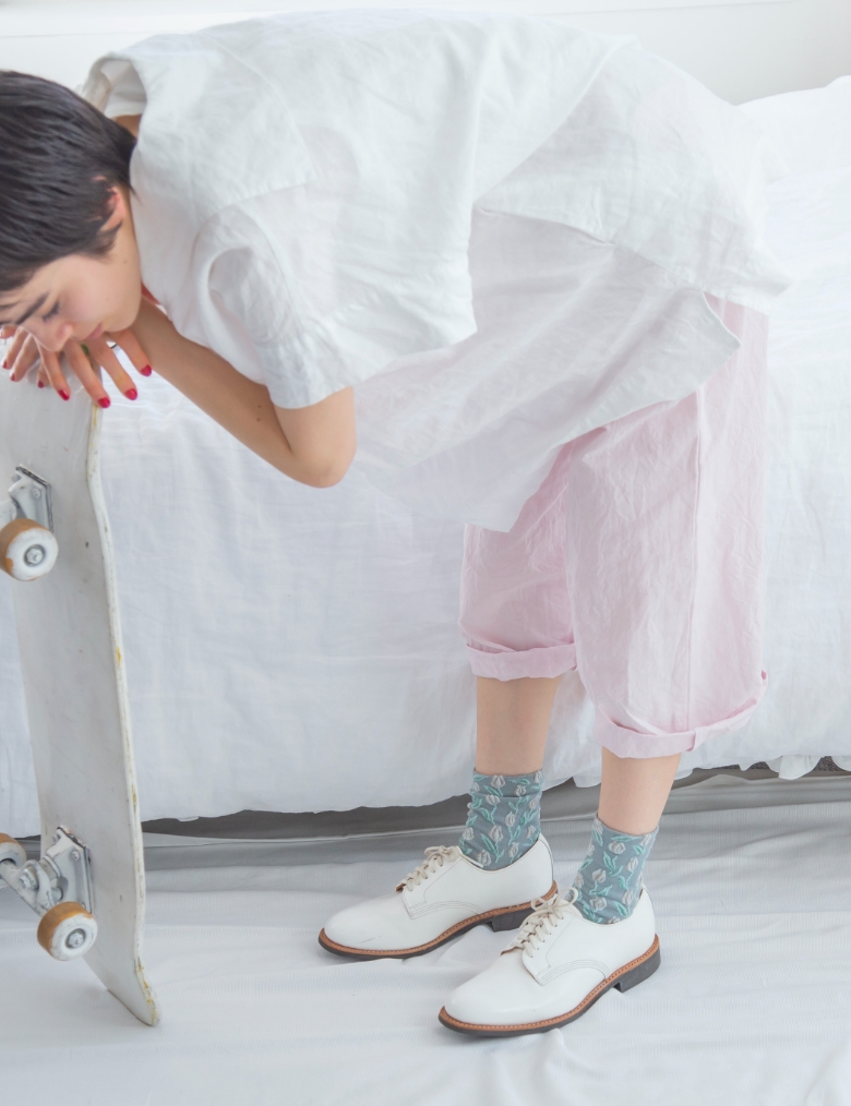 モデル女性と商品の画像 スライド5枚目