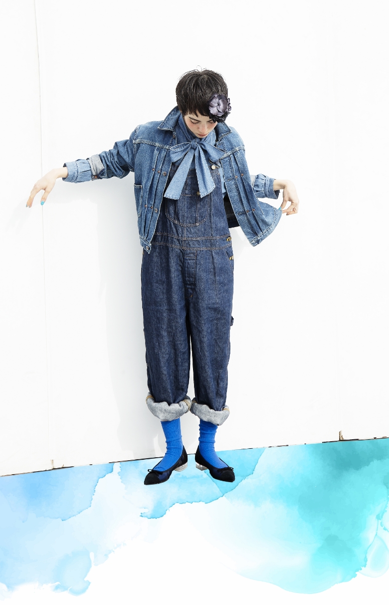 モデル女性と商品の画像 スライド2枚目