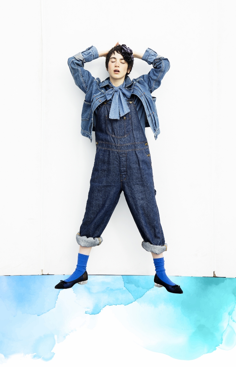 モデル女性と商品の画像 スライド3枚目