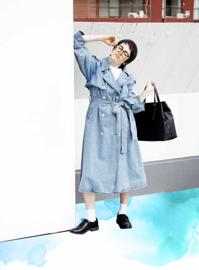 モデル女性と商品の画像 スライド5枚目