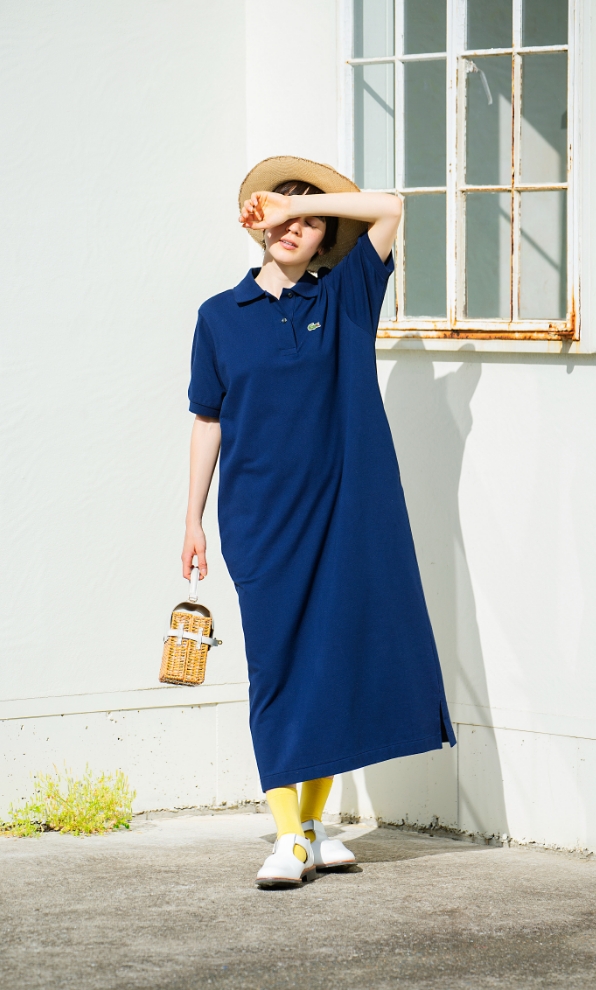 モデル女性と商品の画像 スライド1枚目