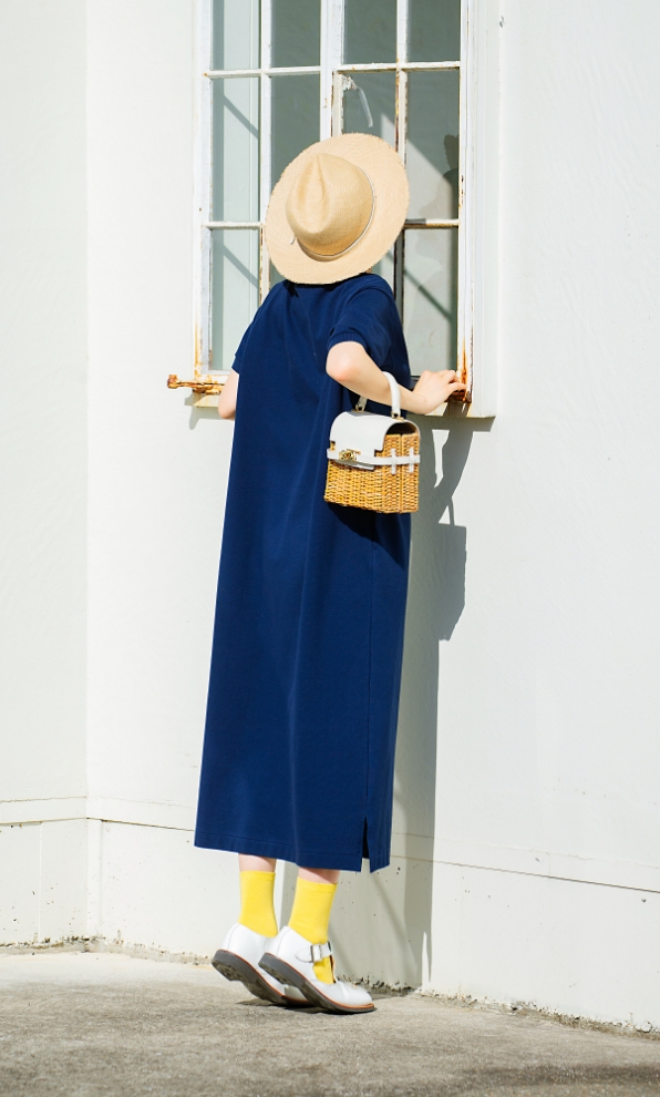 モデル女性と商品の画像 スライド5枚目